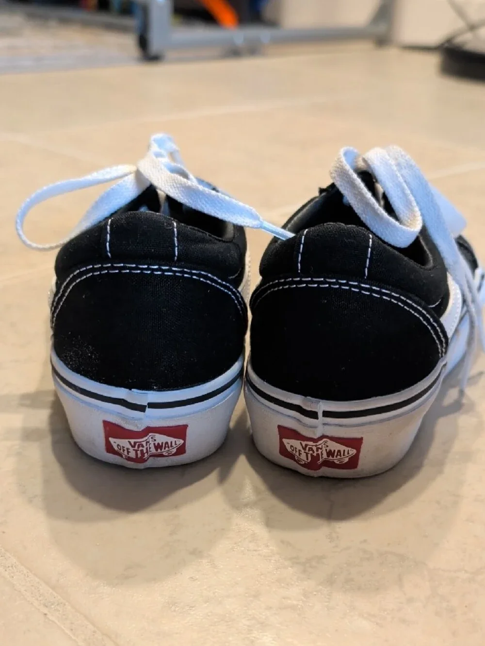Girls Vans Old Skool Sneakers